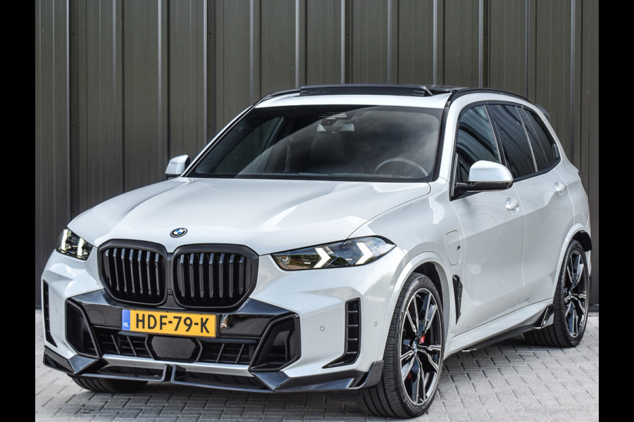 BMW X5 xDrive50e | M-SPORT PRO | PANORAMADAK SKY LOUNGE | HEAD-UP | SOFT-CLOSE | 360 CAMERA | LUCHTVERING | COMFORT ACCESS | TREKHAAK |