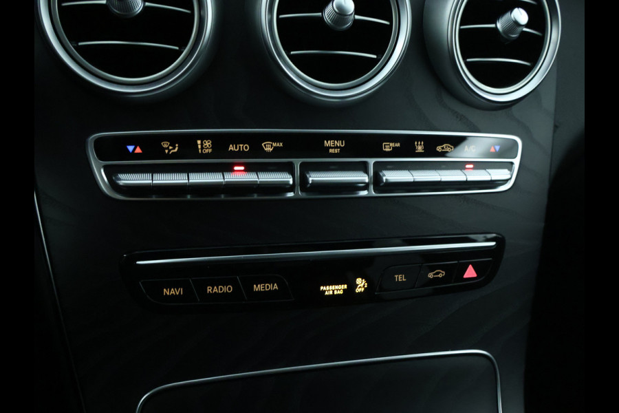 Mercedes-Benz C-Klasse Estate 300 e Business Solution AMG | Panoramadak | Multispaaks lichtmetalen velgen | Navigatie | Parking support | Inclusief 24 maanden MB Certified garantie voor Europa.