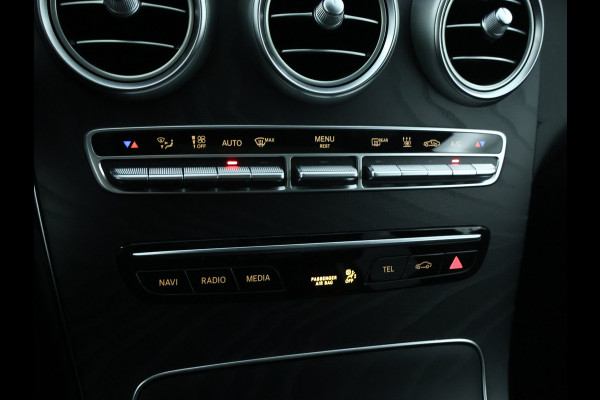Mercedes-Benz C-Klasse Estate 300 e Business Solution AMG | Panoramadak | Multispaaks lichtmetalen velgen | Navigatie | Parking support | Inclusief 24 maanden MB Certified garantie voor Europa.