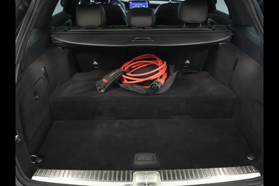 Mercedes-Benz C-Klasse Estate 300 e Business Solution AMG | Panoramadak | Multispaaks lichtmetalen velgen | Navigatie | Parking support | Inclusief 24 maanden MB Certified garantie voor Europa.