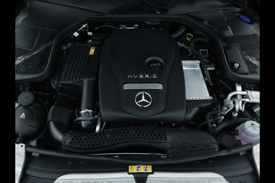 Mercedes-Benz C-Klasse Estate 300 e Business Solution AMG | Panoramadak | Multispaaks lichtmetalen velgen | Navigatie | Parking support | Inclusief 24 maanden MB Certified garantie voor Europa.