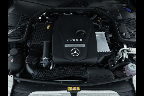 Mercedes-Benz C-Klasse Estate 300 e Business Solution AMG | Panoramadak | Multispaaks lichtmetalen velgen | Navigatie | Parking support | Inclusief 24 maanden MB Certified garantie voor Europa.