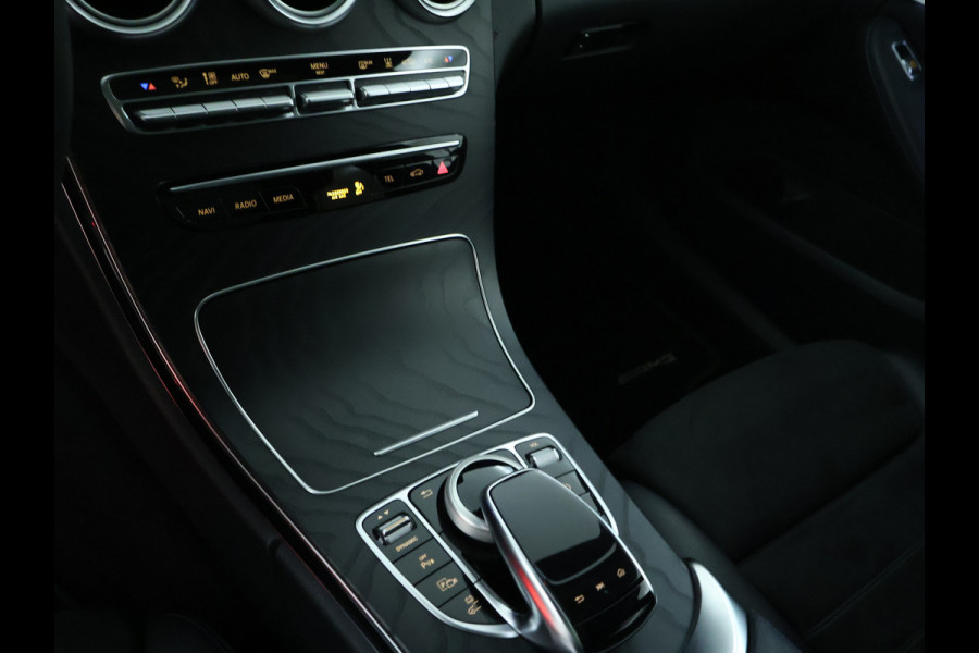Mercedes-Benz C-Klasse Estate 300 e Business Solution AMG | Panoramadak | Multispaaks lichtmetalen velgen | Navigatie | Parking support | Inclusief 24 maanden MB Certified garantie voor Europa.