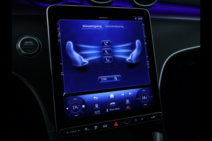 Mercedes-Benz C-Klasse 300 e AMG Plug-In Hybride | Panoramadak | Lichtmetalen velgen | Parking support met camera achter | Navigatie | Inclusief 24 maanden MB Certified garantie voor Europa.