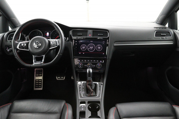 Volkswagen Golf 2.0TSI GTI *230PK*PANO*LEER*ACC*LED*DCC