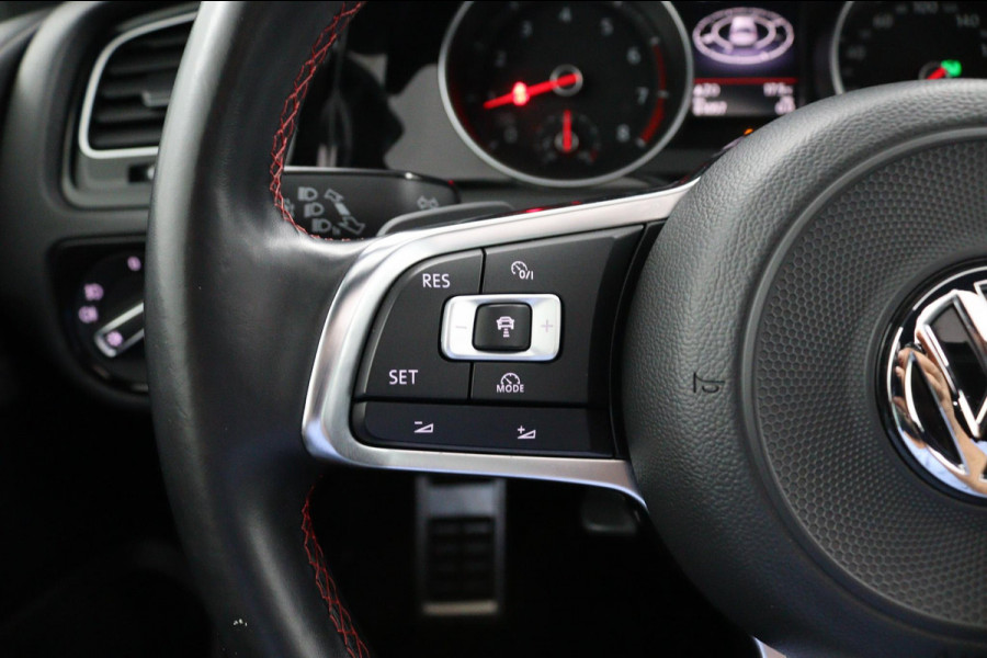Volkswagen Golf 2.0TSI GTI *230PK*PANO*LEER*ACC*LED*DCC