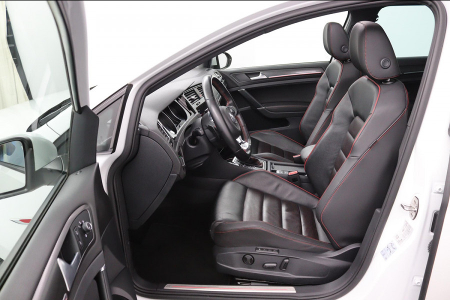 Volkswagen Golf 2.0TSI GTI *230PK*PANO*LEER*ACC*LED*DCC