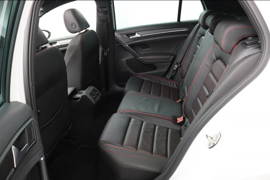 Volkswagen Golf 2.0TSI GTI *230PK*PANO*LEER*ACC*LED*DCC