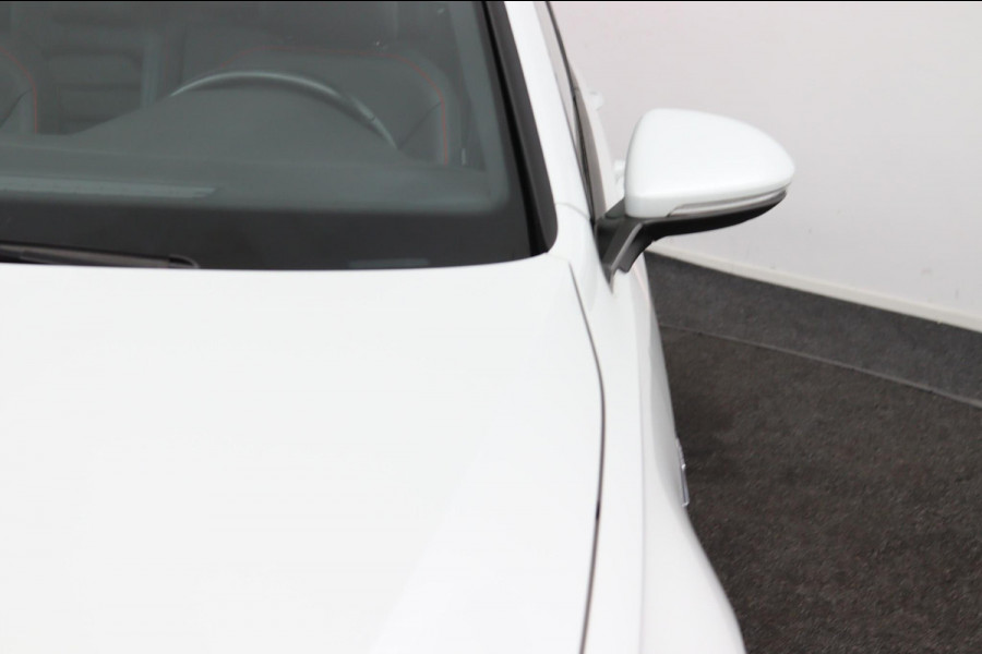 Volkswagen Golf 2.0TSI GTI *230PK*PANO*LEER*ACC*LED*DCC
