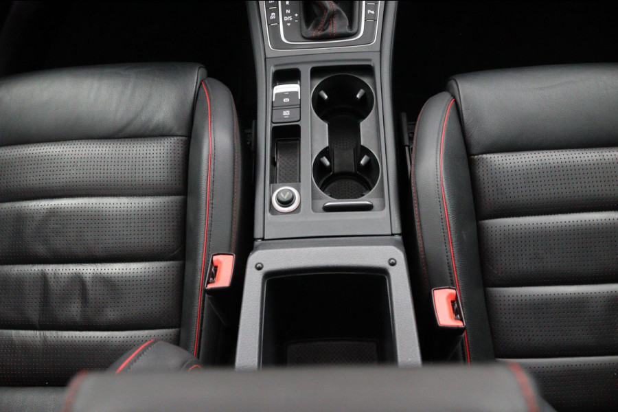 Volkswagen Golf 2.0TSI GTI *230PK*PANO*LEER*ACC*LED*DCC