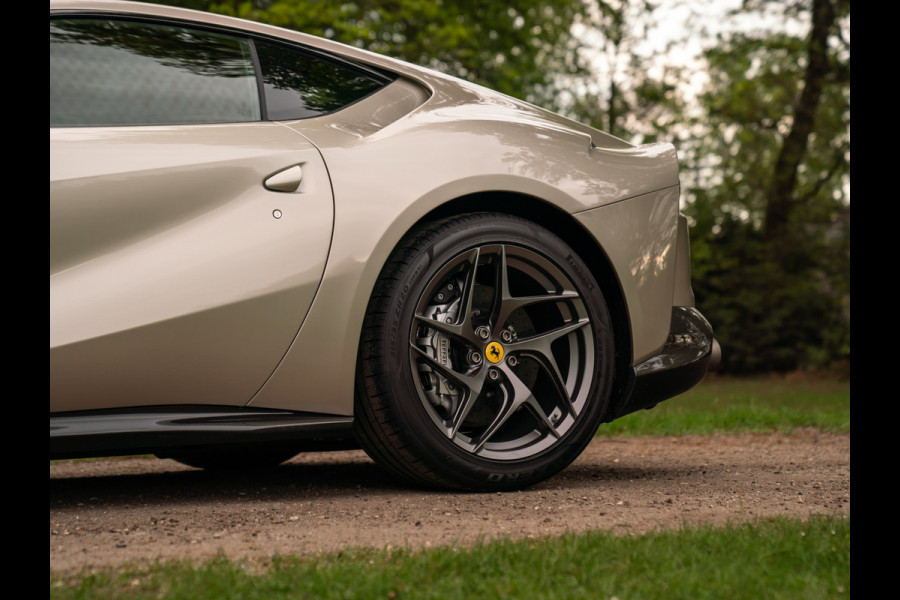 Ferrari 812 Superfast | Subliem! | Grigio Ingrid | Veel Carbon | 1e eigenaar