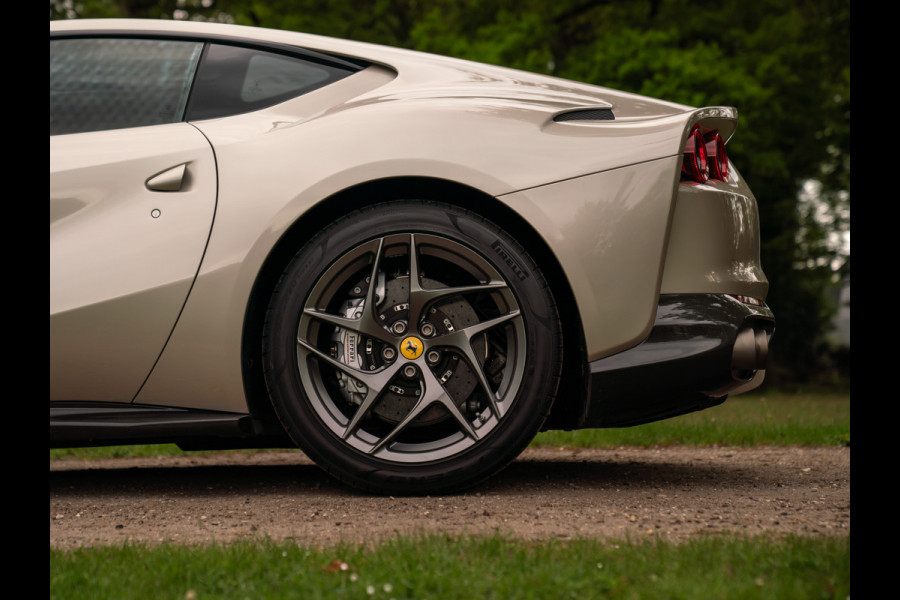 Ferrari 812 Superfast | Subliem! | Grigio Ingrid | Veel Carbon | 1e eigenaar