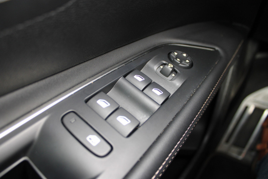 Peugeot 5008 1.2 PureTech 130PK Automaat GT | Black Pack | Adaptieve Cruise | 7-Persoons | Led | BLIS | Navigatie