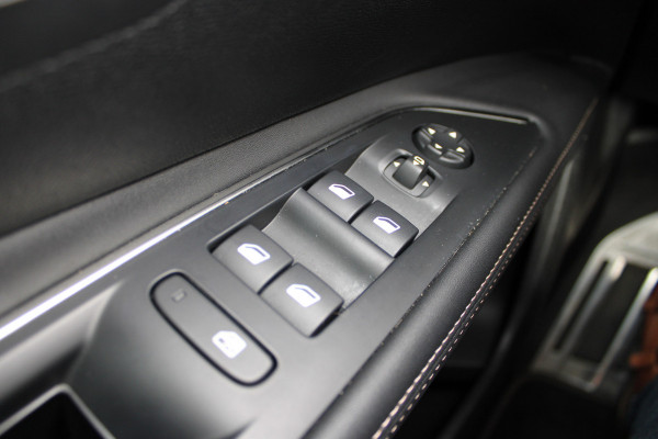 Peugeot 5008 1.2 PureTech 130PK Automaat GT | Black Pack | Adaptieve Cruise | 7-Persoons | Led | BLIS | Navigatie