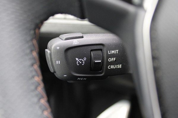 Peugeot 5008 1.2 PureTech 130PK Automaat GT | Black Pack | Adaptieve Cruise | 7-Persoons | Led | BLIS | Navigatie