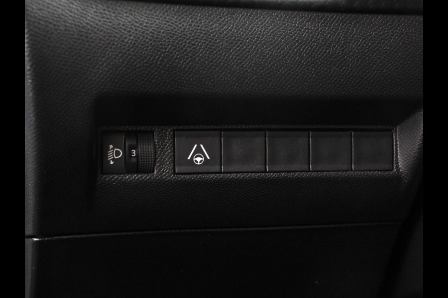 Peugeot 2008 1.2 PureTech 130pk Automaat Allure Navigatie Climate Control Camera 360 Dab Led Lichtmetalen Velgen Parkeer sensoren Cruise Control Adaptive Stoelverwarming