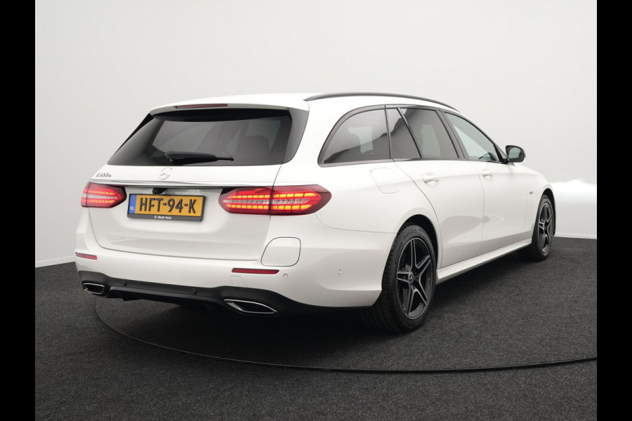 Mercedes-Benz E-Klasse Estate 300 e AMG Plug In Hybrid 320pk Dealer O.H PHEV | Widescreen Navi | Sfeerverlichting | Night Pakket | Camera | Apple Carplay | Alcantara Sportstoelen Verwarmd | LED |