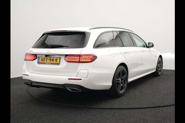 Mercedes-Benz E-Klasse Estate 300 e AMG Plug In Hybrid 320pk Dealer O.H PHEV | Widescreen Navi | Sfeerverlichting | Night Pakket | Camera | Apple Carplay | Alcantara Sportstoelen Verwarmd | LED |