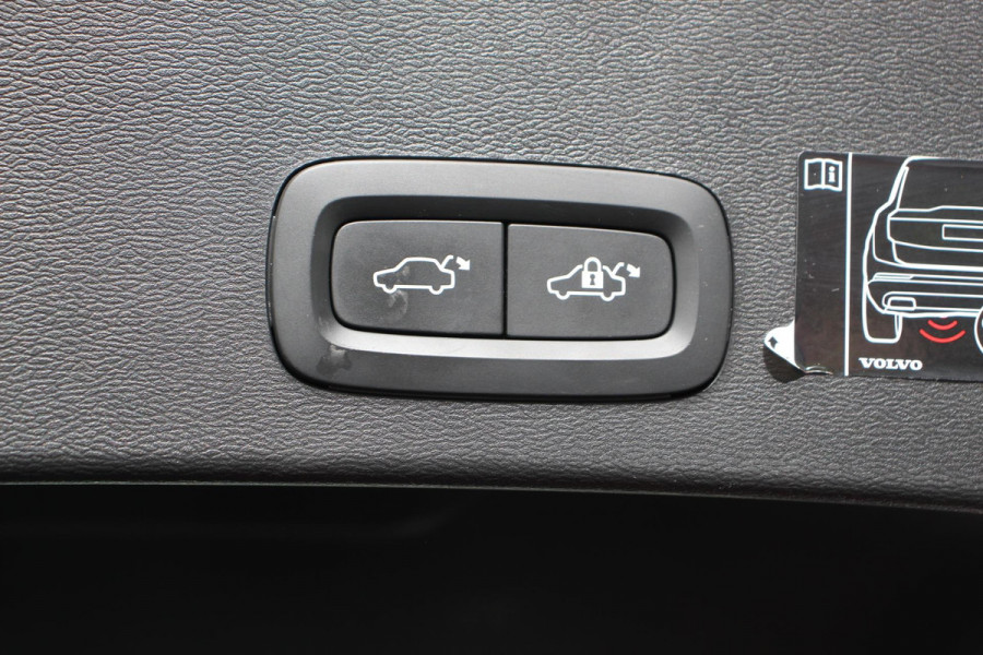 Volvo XC40 1.5 T4 211pk Automaat PHEV Recharge Inscription Navigatie Apple Carplay/Android Auto Parkeersensoren Adaptive Cruise Control Elektrische achterklep Stoelverwarming Wegklapbare trekhaak LED-koplampen