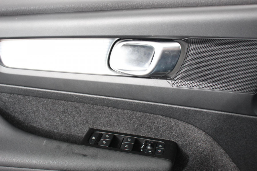 Volvo XC40 1.5 T4 211pk Automaat PHEV Recharge Inscription Navigatie Apple Carplay/Android Auto Parkeersensoren Adaptive Cruise Control Elektrische achterklep Stoelverwarming Wegklapbare trekhaak LED-koplampen