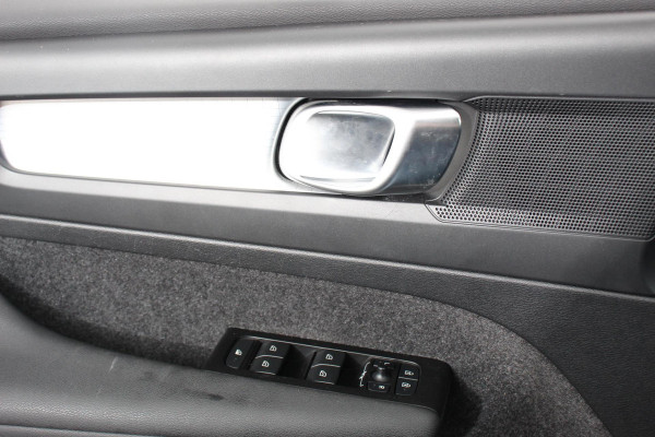 Volvo XC40 1.5 T4 211pk Automaat PHEV Recharge Inscription Navigatie Apple Carplay/Android Auto Parkeersensoren Adaptive Cruise Control Elektrische achterklep Stoelverwarming Wegklapbare trekhaak LED-koplampen