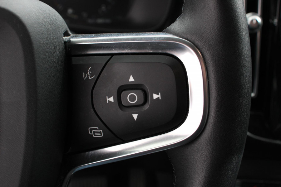 Volvo XC40 1.5 T4 211pk Automaat PHEV Recharge Inscription Navigatie Apple Carplay/Android Auto Parkeersensoren Adaptive Cruise Control Elektrische achterklep Stoelverwarming Wegklapbare trekhaak LED-koplampen