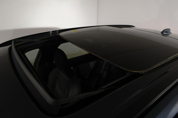Volvo XC60 T8 455PK AWD R-Design / Navigatie / Head Up Display / 360 Camera / Parkeersensoren / Luchtvering / Stuur-Stoelverwarming /