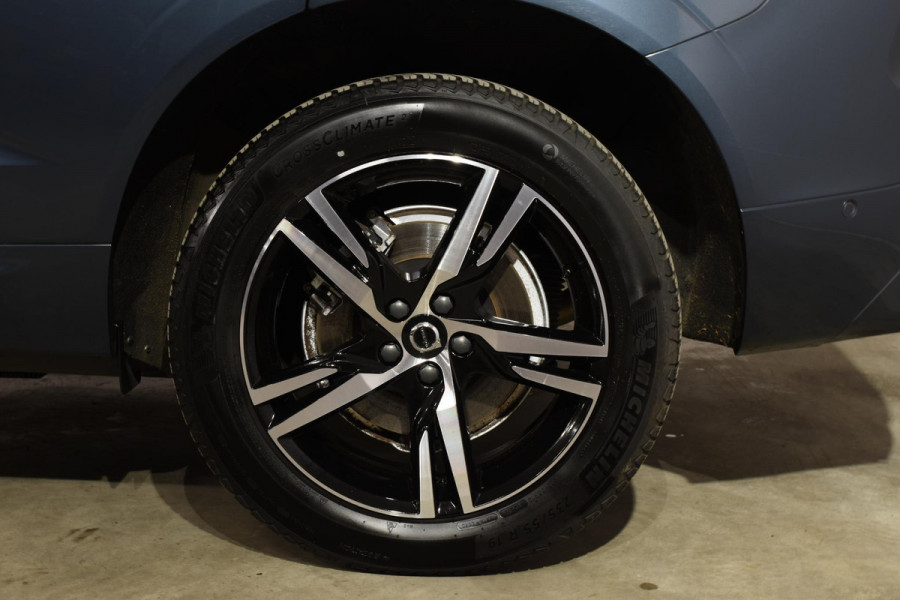 Volvo XC60 T8 455PK AWD R-Design / Navigatie / Head Up Display / 360 Camera / Parkeersensoren / Luchtvering / Stuur-Stoelverwarming /