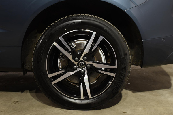 Volvo XC60 T8 455PK AWD R-Design / Navigatie / Head Up Display / 360 Camera / Parkeersensoren / Luchtvering / Stuur-Stoelverwarming /