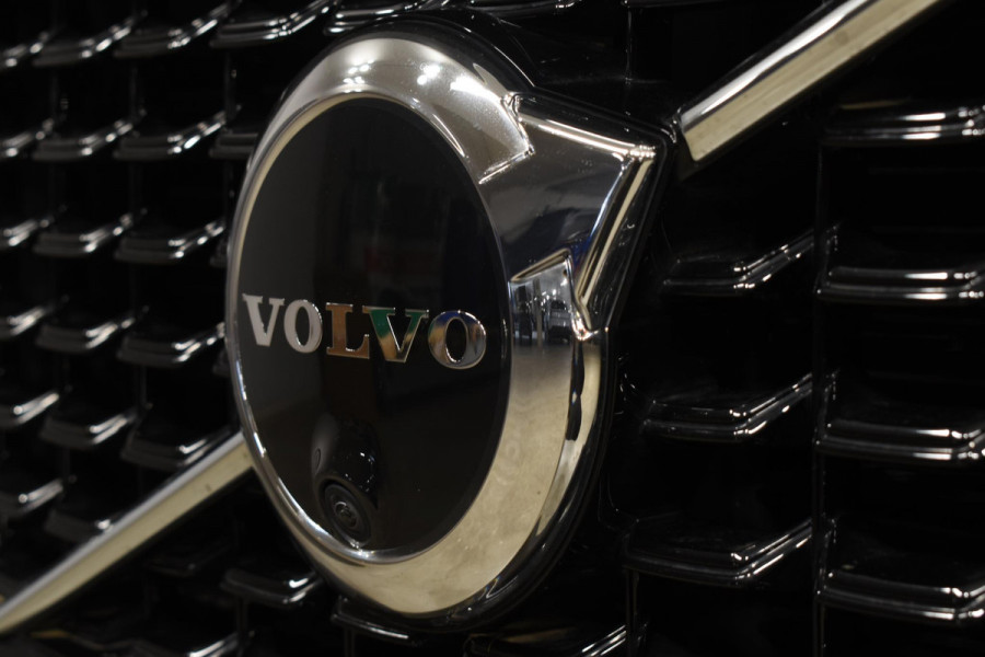 Volvo XC60 T8 455PK AWD R-Design / Navigatie / Head Up Display / 360 Camera / Parkeersensoren / Luchtvering / Stuur-Stoelverwarming /