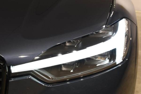 Volvo XC60 T8 455PK AWD R-Design / Navigatie / Head Up Display / 360 Camera / Parkeersensoren / Luchtvering / Stuur-Stoelverwarming /