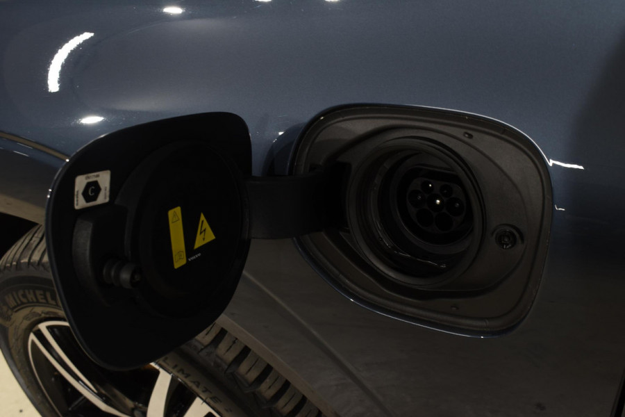 Volvo XC60 T8 455PK AWD R-Design / Navigatie / Head Up Display / 360 Camera / Parkeersensoren / Luchtvering / Stuur-Stoelverwarming /