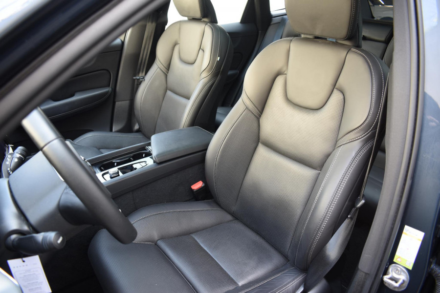 Volvo XC60 T8 455PK AWD R-Design / Navigatie / Head Up Display / 360 Camera / Parkeersensoren / Luchtvering / Stuur-Stoelverwarming /