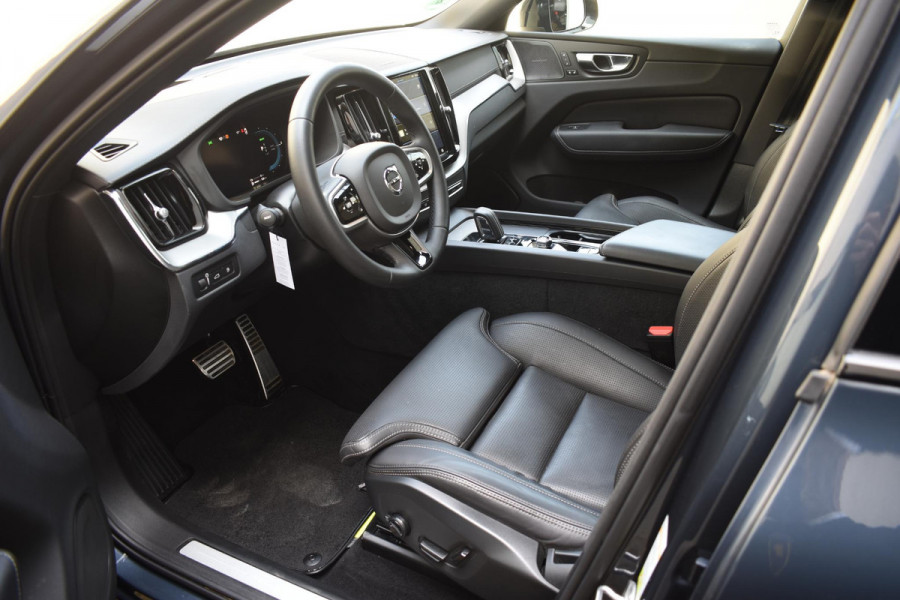 Volvo XC60 T8 455PK AWD R-Design / Navigatie / Head Up Display / 360 Camera / Parkeersensoren / Luchtvering / Stuur-Stoelverwarming /