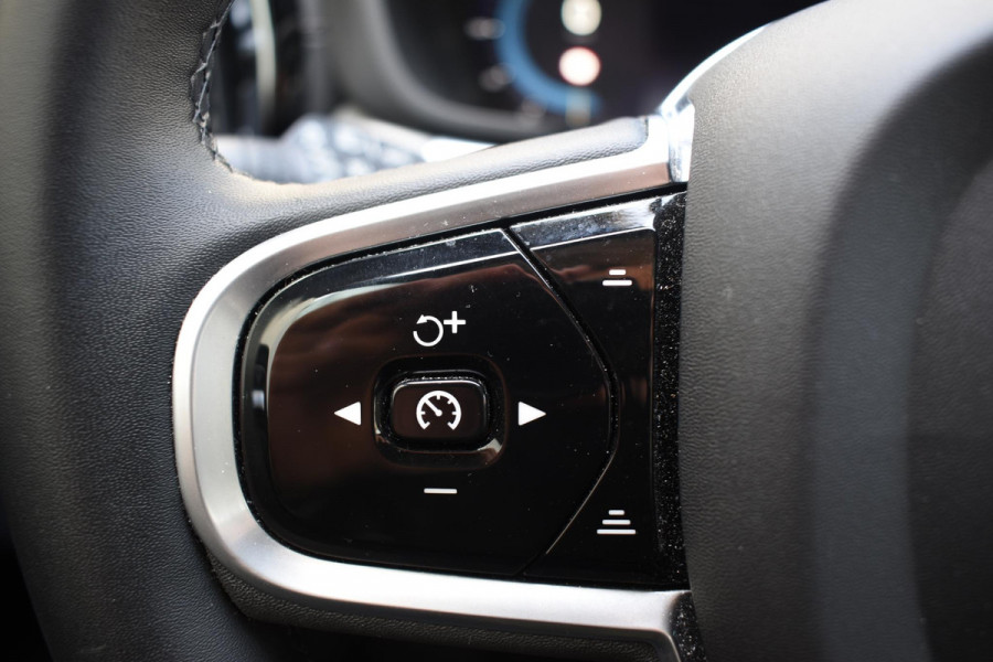 Volvo XC60 T8 455PK AWD R-Design / Navigatie / Head Up Display / 360 Camera / Parkeersensoren / Luchtvering / Stuur-Stoelverwarming /
