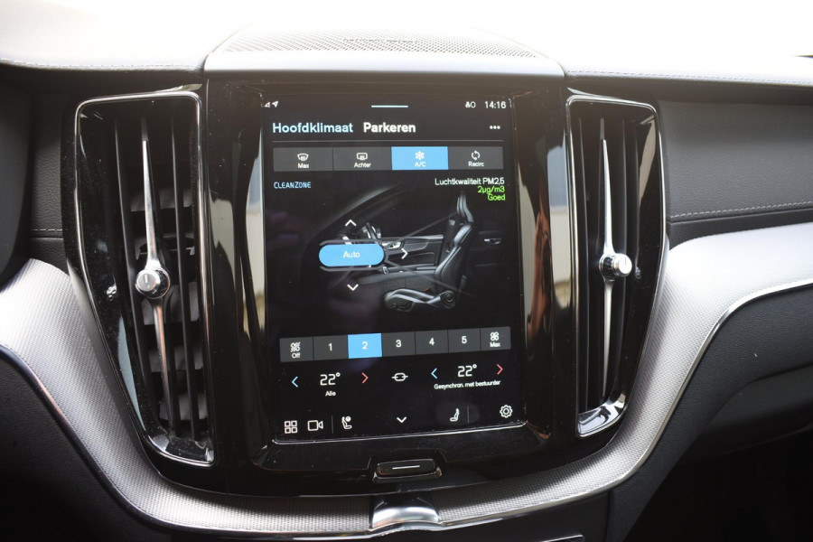 Volvo XC60 T8 455PK AWD R-Design / Navigatie / Head Up Display / 360 Camera / Parkeersensoren / Luchtvering / Stuur-Stoelverwarming /