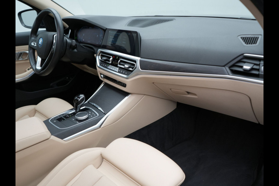 BMW 3 Serie Touring 320e Sportline Plug In Hybrid Dealer O.H PHEV | Panodak | Lederen Sportstoelen Verwarmd | 18"L.M | Sfeerverlichting | Apple Carplay | HIFI | Virtual | LED |