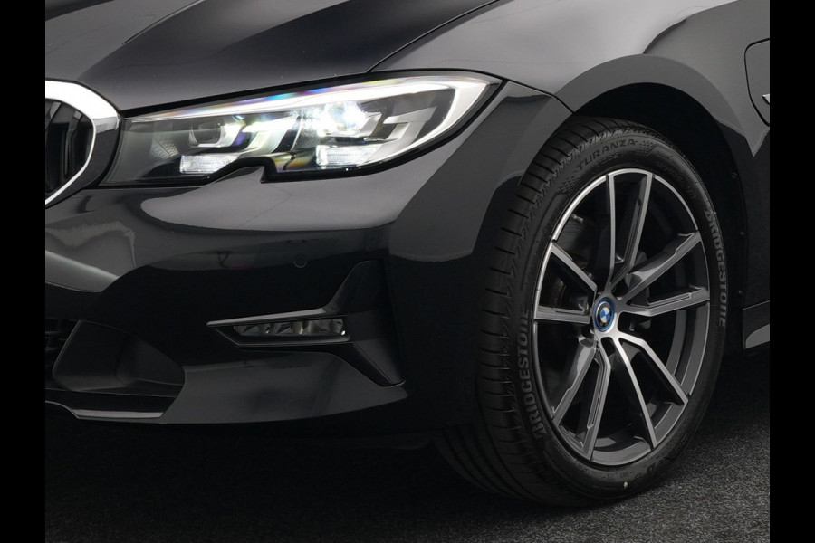 BMW 3 Serie Touring 320e Sportline Plug In Hybrid Dealer O.H PHEV | Panodak | Lederen Sportstoelen Verwarmd | 18"L.M | Sfeerverlichting | Apple Carplay | HIFI | Virtual | LED |