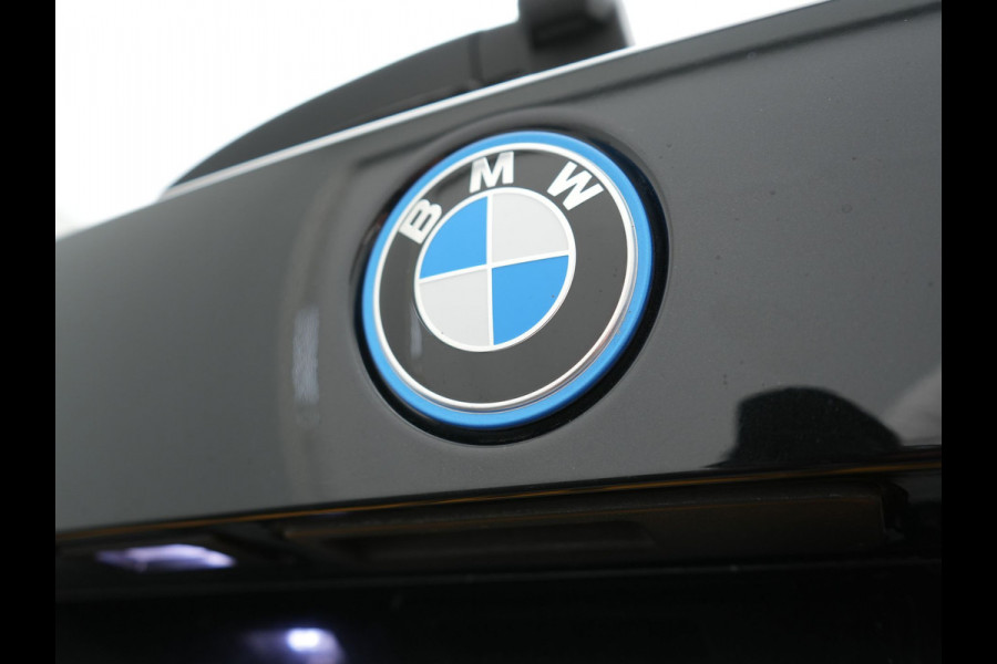 BMW 3 Serie Touring 320e Sportline Plug In Hybrid Dealer O.H PHEV | Panodak | Lederen Sportstoelen Verwarmd | 18"L.M | Sfeerverlichting | Apple Carplay | HIFI | Virtual | LED |