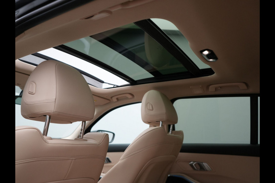 BMW 3 Serie Touring 320e Sportline Plug In Hybrid Dealer O.H PHEV | Panodak | Lederen Sportstoelen Verwarmd | 18"L.M | Sfeerverlichting | Apple Carplay | HIFI | Virtual | LED |