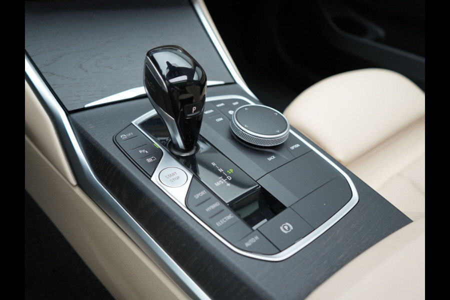 BMW 3 Serie Touring 320e Sportline Plug In Hybrid Dealer O.H PHEV | Panodak | Lederen Sportstoelen Verwarmd | 18"L.M | Sfeerverlichting | Apple Carplay | HIFI | Virtual | LED |