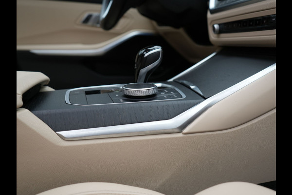 BMW 3 Serie Touring 320e Sportline Plug In Hybrid Dealer O.H PHEV | Panodak | Lederen Sportstoelen Verwarmd | 18"L.M | Sfeerverlichting | Apple Carplay | HIFI | Virtual | LED |