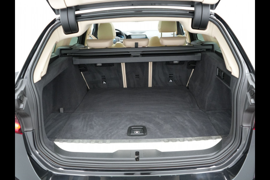 BMW 3 Serie Touring 320e Sportline Plug In Hybrid Dealer O.H PHEV | Panodak | Lederen Sportstoelen Verwarmd | 18"L.M | Sfeerverlichting | Apple Carplay | HIFI | Virtual | LED |