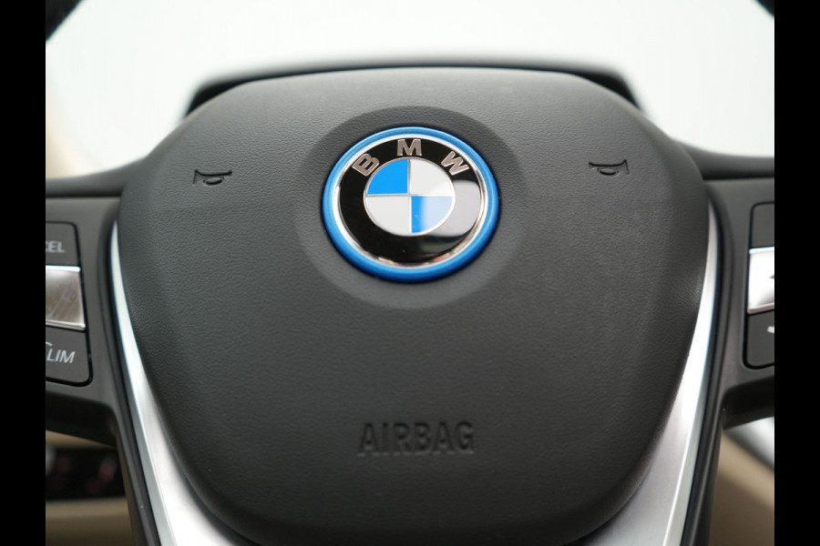 BMW 3 Serie Touring 320e Sportline Plug In Hybrid Dealer O.H PHEV | Panodak | Lederen Sportstoelen Verwarmd | 18"L.M | Sfeerverlichting | Apple Carplay | HIFI | Virtual | LED |