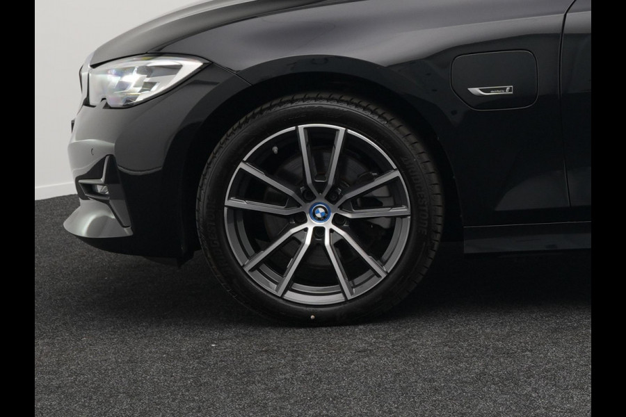BMW 3 Serie Touring 320e Sportline Plug In Hybrid Dealer O.H PHEV | Panodak | Lederen Sportstoelen Verwarmd | 18"L.M | Sfeerverlichting | Apple Carplay | HIFI | Virtual | LED |