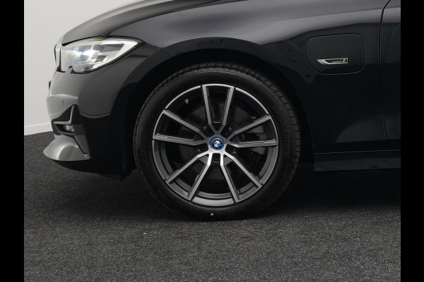 BMW 3 Serie Touring 320e Sportline Plug In Hybrid Dealer O.H PHEV | Panodak | Lederen Sportstoelen Verwarmd | 18"L.M | Sfeerverlichting | Apple Carplay | HIFI | Virtual | LED |