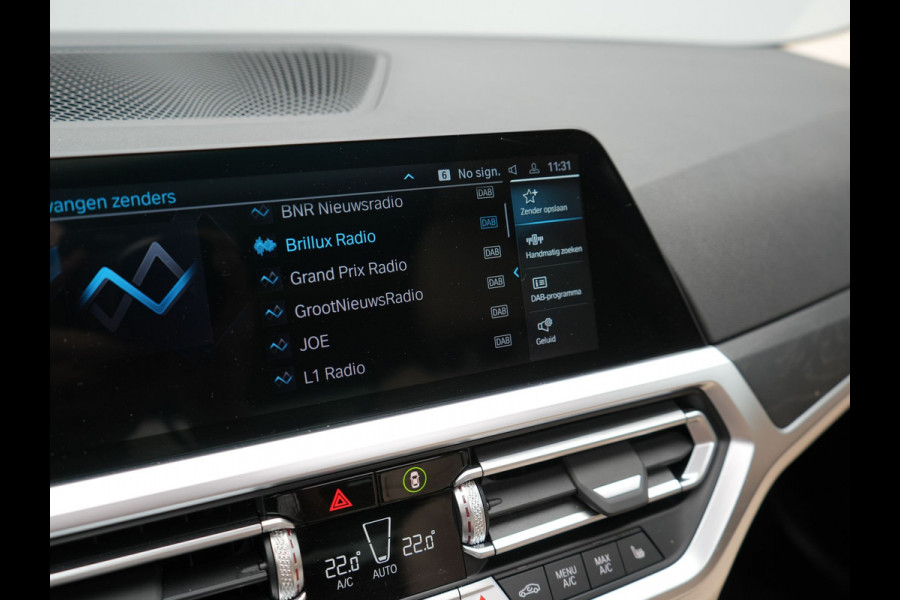 BMW 3 Serie Touring 320e Sportline Plug In Hybrid Dealer O.H PHEV | Panodak | Lederen Sportstoelen Verwarmd | 18"L.M | Sfeerverlichting | Apple Carplay | HIFI | Virtual | LED |
