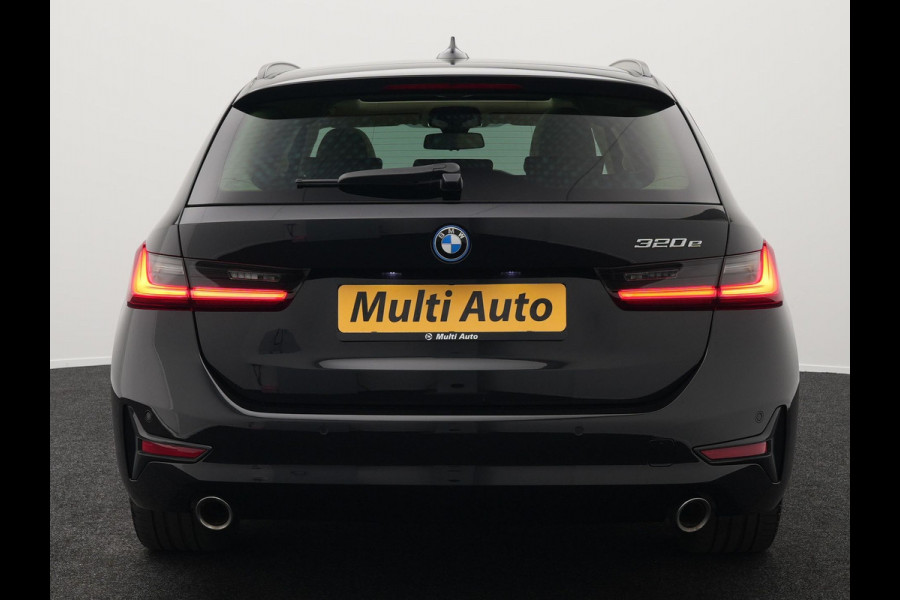 BMW 3 Serie Touring 320e Sportline Plug In Hybrid Dealer O.H PHEV | Panodak | Lederen Sportstoelen Verwarmd | 18"L.M | Sfeerverlichting | Apple Carplay | HIFI | Virtual | LED |