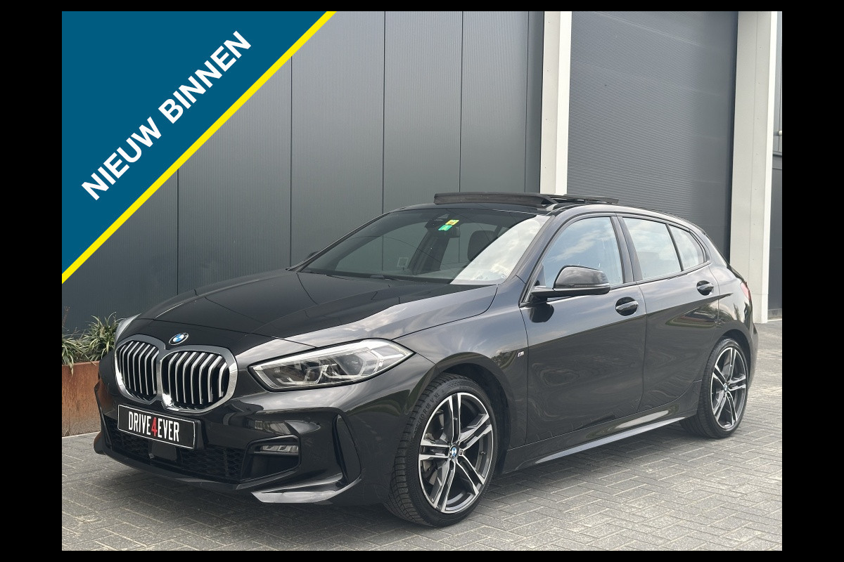 BMW 1-serie 118i M PACK 2022 FULL PANO NAVI CAMERA CLIMATE CR CONTROL SPORTV BMW 1-serie 118i M PACK 2022 FULL PANO NAVI CAMERA CLIMATE CR CONTROL SPORTV