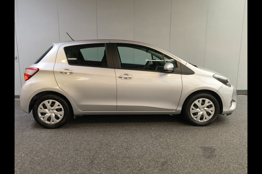 Toyota Yaris 1.0 VVT-i Active Rijklaar + 12 maanden Bovag-garantie Henk Jongen Auto's in Helmond,  al 50 jaar service zoals 't hoort!